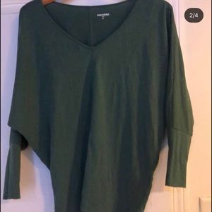 blue/ green loose fit athletic top